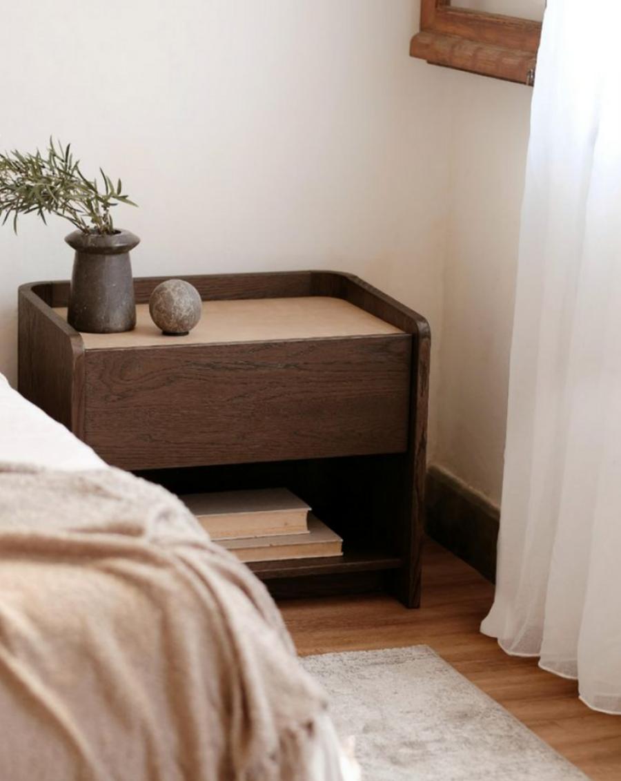 Table de chevet en bois
